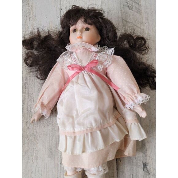Brinn's Everything is beautiful wind up music porcelain doll collectible - Picture 2 of 8
